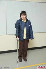 组图：何超仪演监犯 与王浩信做苦情鸳鸯