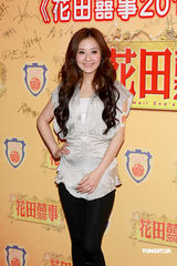 幻灯：熊黛林香肩斜露艳压群芳 大赞吴君如功力高