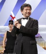 组图：是枝裕和《如父如子》获评委会大奖
