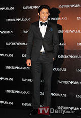 组图：少女时代Tiffany朴诗妍等出席名品派对活动