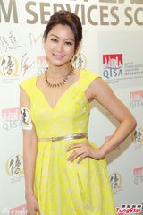 组图：岑丽香情人节与女友人过 单身不寂寞