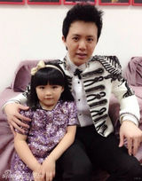 组图：李云迪跨年音乐会 萝莉王诗龄合奏献香吻