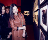 组图：梅婷受邀出席摄影展 展优雅迷人气质