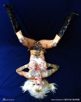 幻灯图集：桑德拉-布洛克“小三”写真与蛇共舞