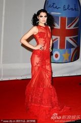 组图：Jessie J透视裙极尽诱惑 登台为火星哥颁奖