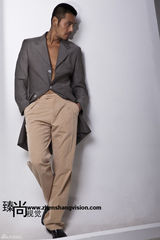 幻灯图：邵兵登封面 敞心扉：岁月如刀我如盾