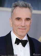 组图：《林肯》丹尼尔-戴-路易斯携妻亮相红毯