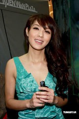 幻灯图：古巨基官恩娜出席《王子与青蛙》首映