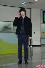 组图：日本花美男三浦春马抵台 粉丝扎堆围观