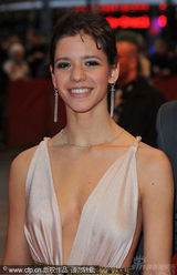 幻灯图集：《口哨》首映 导演赛尔班携主演亮相