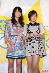 组图：林育群与日本女模同台 害羞不敢乱看