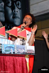 组图：陈奕迅台北签票遭台风搅局 演唱会曲目歌迷选