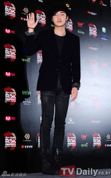 组图：韩团EXO出席2012MAMA颁奖礼记者会