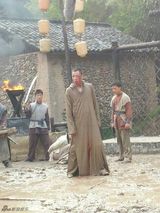 组图：《爱情悠悠》热拍 韩栋吕颂贤肉搏挂彩