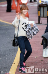 组图：众韩爱豆自信赴高考 SJ河智苑应援