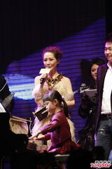 组图：关心妍钟嘉欣等获劲爆女歌手 周柏豪夺男歌手