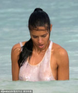 组图：维秘模特真空湿身 两点若隐若现诱惑升级