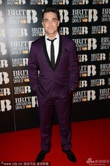 组图：2013全英音乐奖男星帅气亮相红毯