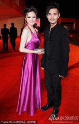 组图：《倭寇的踪迹》首映 女主角红裙艳丽