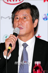 组图：釜山国电影节开幕影片《只有你》发布会