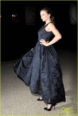 组图：米兰达黑色长裙闪耀秀场 阿尔芭蕾丝甜美