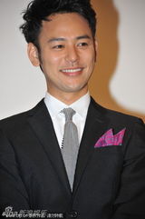 组图：妻夫木聪武井咲出席《爱与诚》首映礼