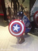 组图：网友定制山寨美队制服 自黑引网友吐槽