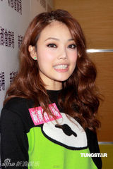 幻灯组图：容祖儿称2010是重要关口 将跨入30岁门槛