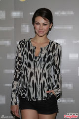 组图：吴彦祖老婆计划三口旅行 欲停工再造人