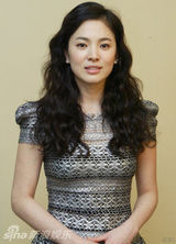 幻灯图：宋慧乔访台避答情变 身着短裙靓丽迷人