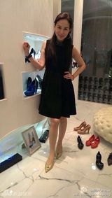 组图：黄宗泽38岁女友私照曝光 皮肤细腻保养好