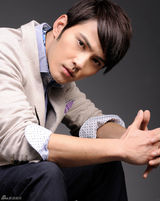 组图：徐正曦型男写真变梦幻王子 阳光美男斯文帅气