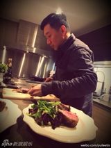 组图：元宵情人双节 范冰冰嘟嘴森蝶送妈妈礼物