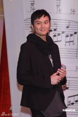 高清图：张智霖等齐聚音乐汇展颁奖 容祖儿夺九奖