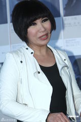 组图：黄小琥情人节不免俗 与外籍男友洗鸳鸯浴