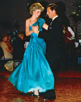 组图：盘点戴安娜生前风华绝代留影