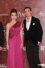 高清图：吴彦祖携黄子琪共走红毯 尽显绅士风度