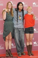 组图：《青松岭》发布会 导演安娜搂主创亮相