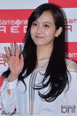 组图：baby俏丽赴韩会金秀贤 嘟嘴甜笑抛媚眼