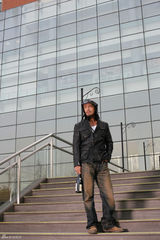 高清：硬汉邵兵红酒写真 醇香男人演绎颓废之美