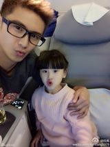 组图：Cindy美国酒店疯玩无困意 田亮崩溃