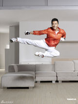 组图：甄子丹三月拍四个广告 收入交给老婆管