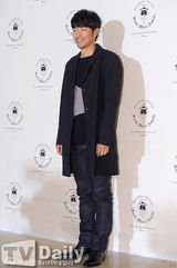 组图：成宥利裴斗娜朴炯植等助阵品牌活动