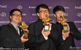 组图：金马后台章子怡吻奖杯 蔡明亮李康生合体