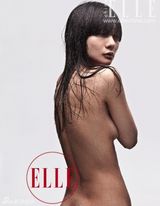 幻灯图：余男环保大片全裸出镜 似婴儿蜷卧母亲腹中