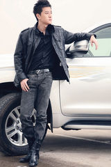 组图：夏凡最新写真曝光 硬朗帅气展男儿本色