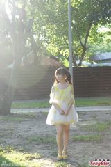 组图：许雅涵为黄金周疏导交通 转战微电影拍摄