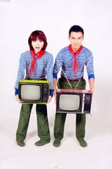 组图：《首付》张铎傻笑卖萌上演“年代秀”