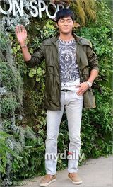 组图：张东健朴信惠等韩国艺人出席服装发布会