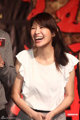 组图：李威林逸欣为新戏宣传 多场吻戏激不出火花